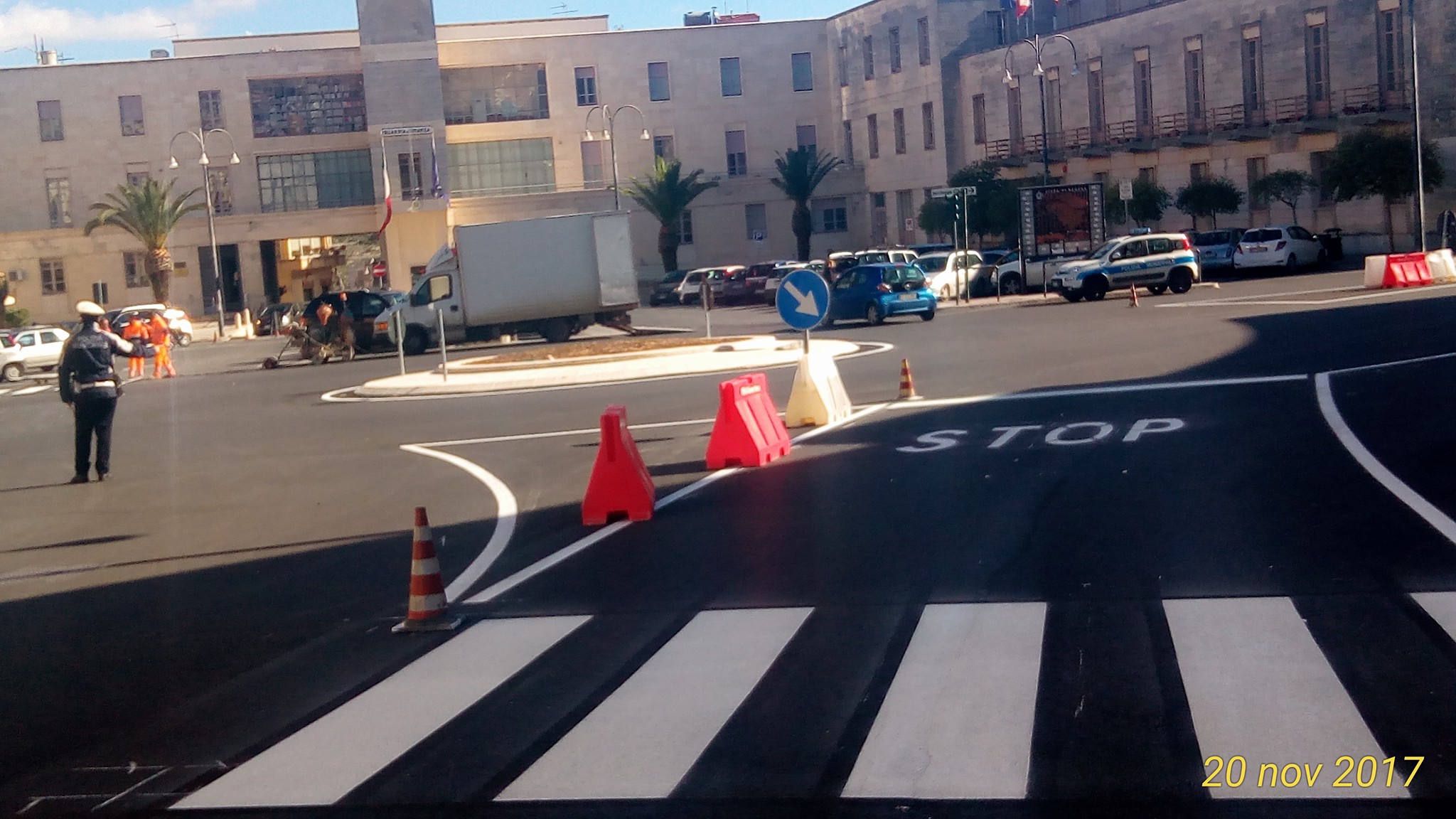 Snaturata la rotatoria di piazza Libertà. Adesso non c’è più il diritto di precedenza. Confusione tra gli automobilisti