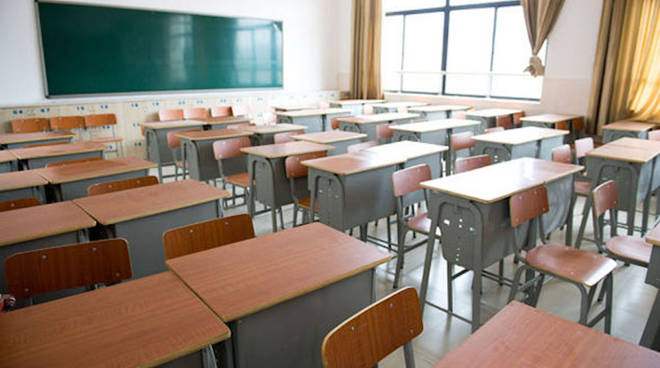 Il sindaco di Modica crea un “ponte” di ferie per docenti e studenti. Ha disposto la chiusura delle scuole per lunedì e martedì di Carnevale. E non è uno scherzo. C’è la disinfestazione