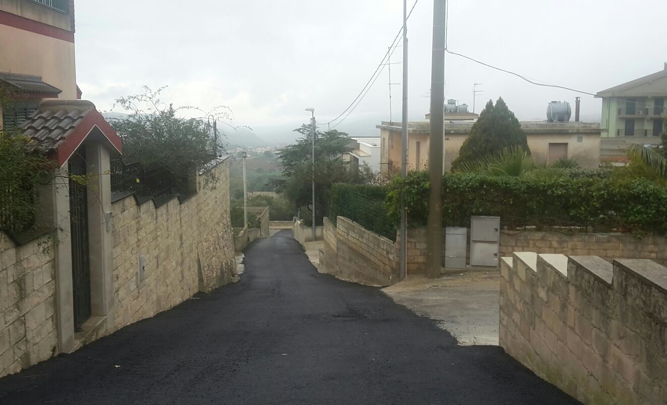 A Modica Alta asfaltata la vanella 156
