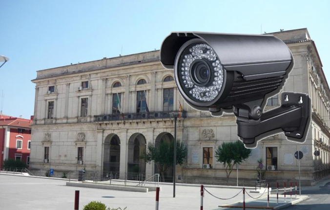 Quasi 33 mila euro per riprendere i consiglieri comunali. E la loro campagna elettorale. A Ragusa