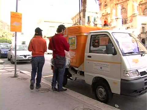 A Modica il servizio di raccolta differenziata in centro storico suscita polemica. Si contesta la paternità.