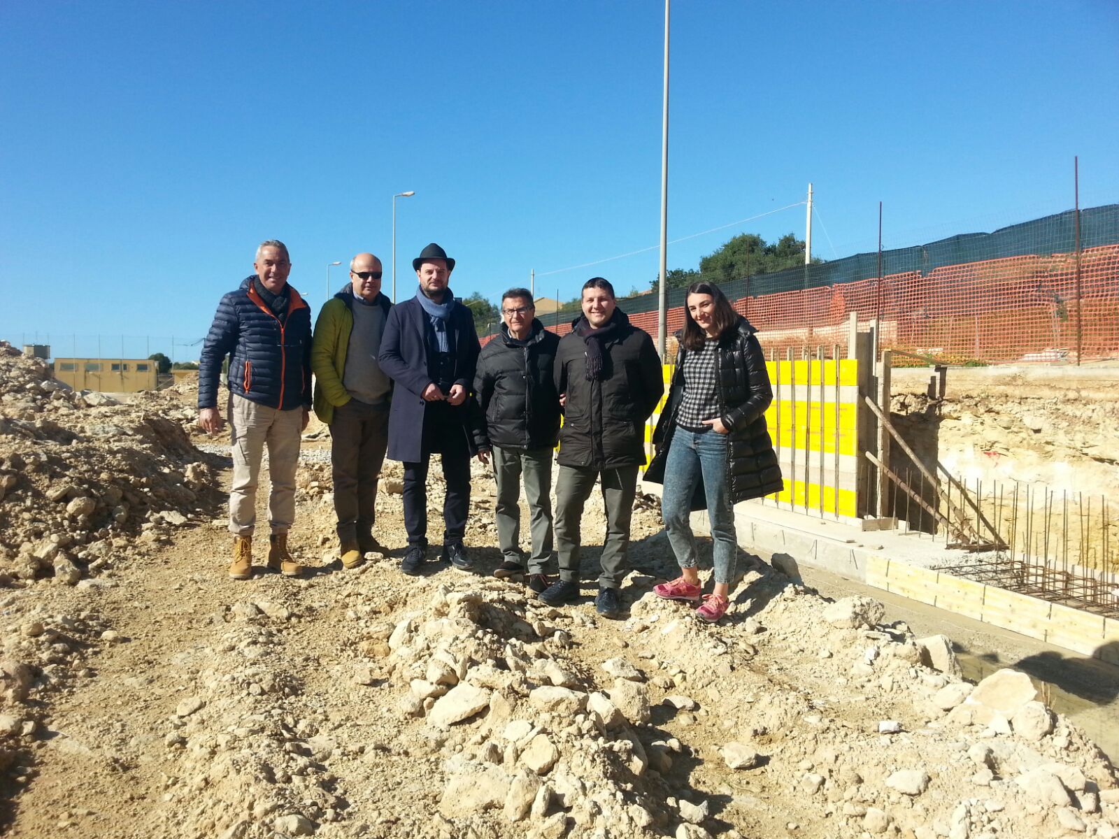 Cantieri a Marina di Ragusa per campo di calcio e rete fognaria, sopralluogo del sindaco Piccitto