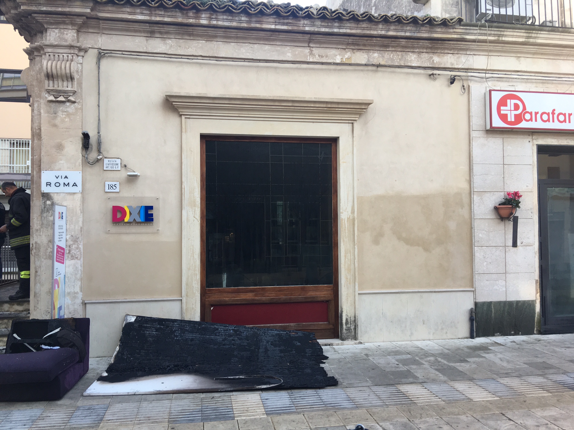 A fuoco agenzia viaggi in via Roma a Ragusa, dopo furto. Chiesti più controlli