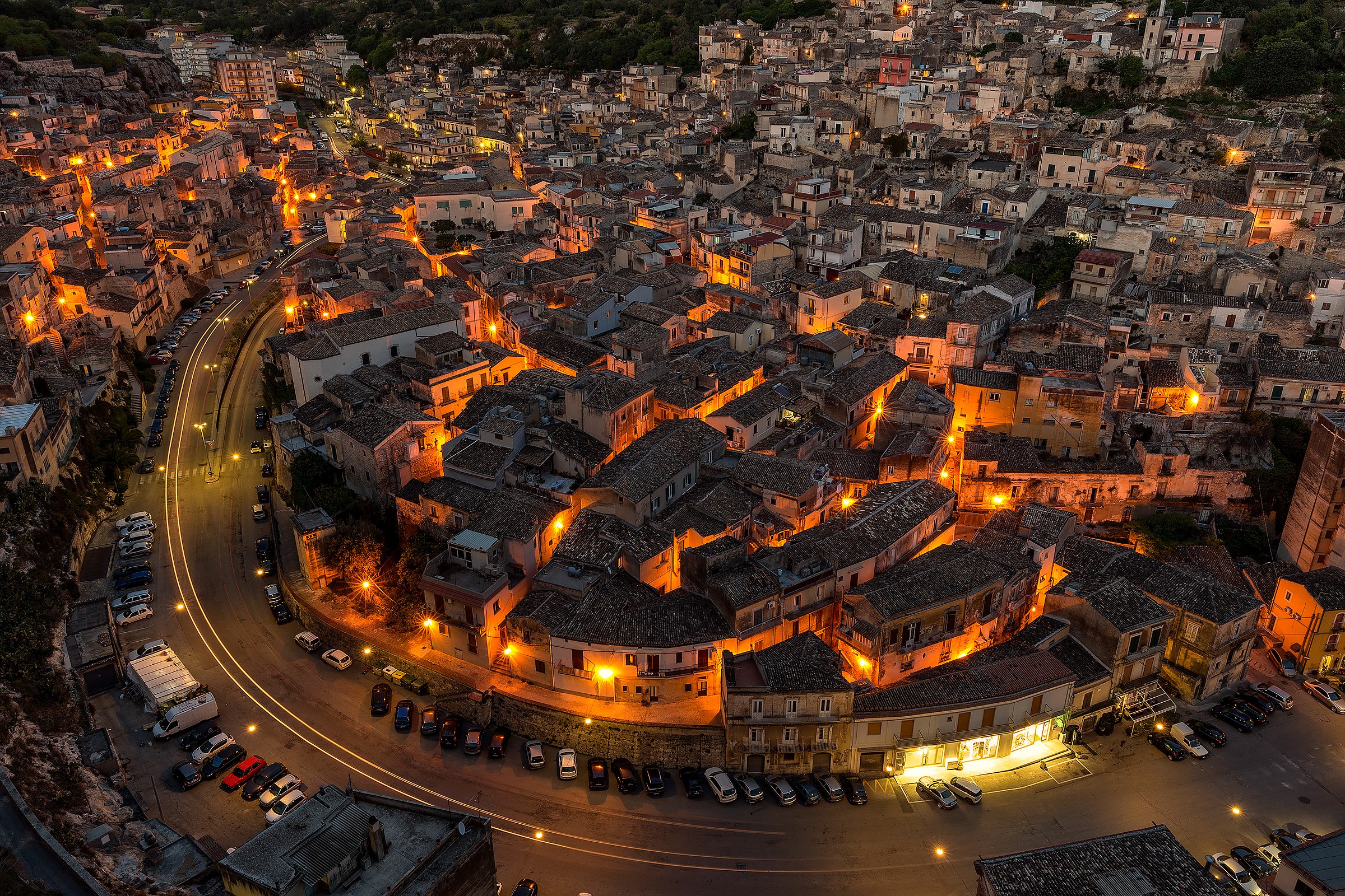 La bellezza di Modica, l’impegno di alcuni rappresentanti politici e lo squallore di pochi “altri”