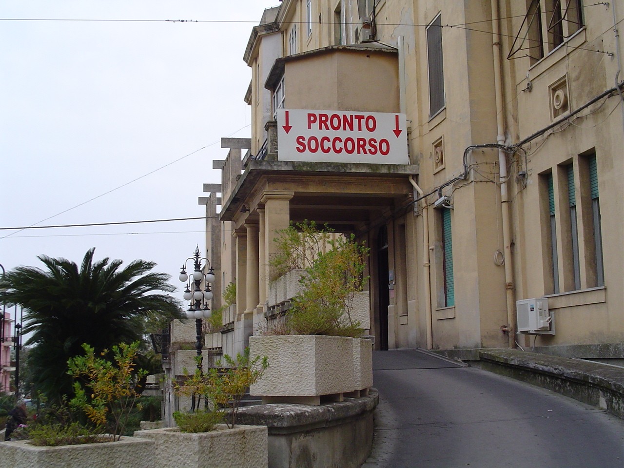 “Pronto Soccorso del Civile chiuso”. Invece non è vero, è sempre aperto. Lo conferma l’Asp che denuncia chi ha scritto sui social la notizia falsa