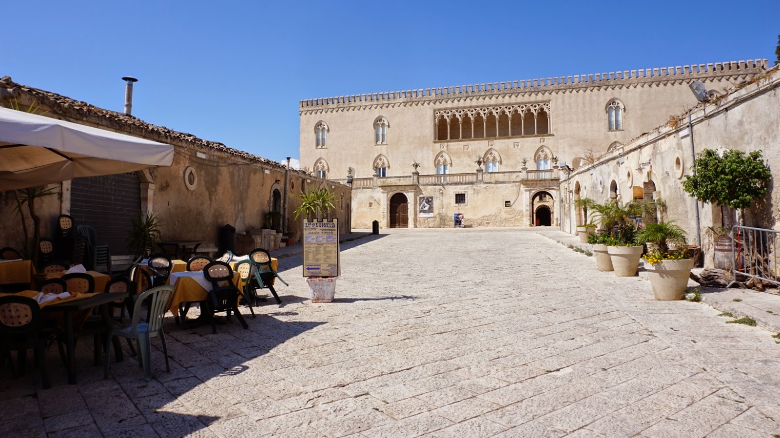 Stop Donnafugata, Civita Sicilia: “fulmine a ciel sereno”. Intanto il castello, oggi aperto per l’Immacolata, risulta chiuso su Google