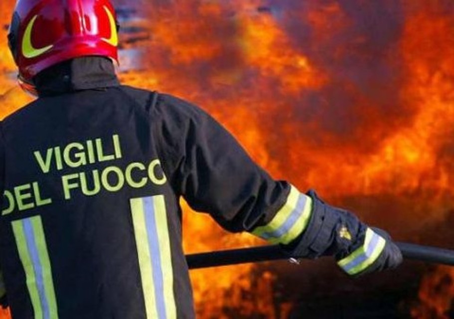 Allerta rossa per pericolo incendi in provincia di Ragusa. Spenti tre grossi roghi