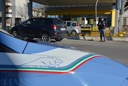 Aggressione dopo incidente stradale a Ragusa. La Polizia denuncia padre e figlio
