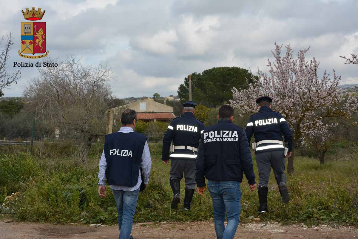42 kg di droga (valore mezzo milione) sequestrato dalla Polizia. Arrestato uomo di Lentini scappato tra le campagne di Chiaramonte Gulfi. VIDEO