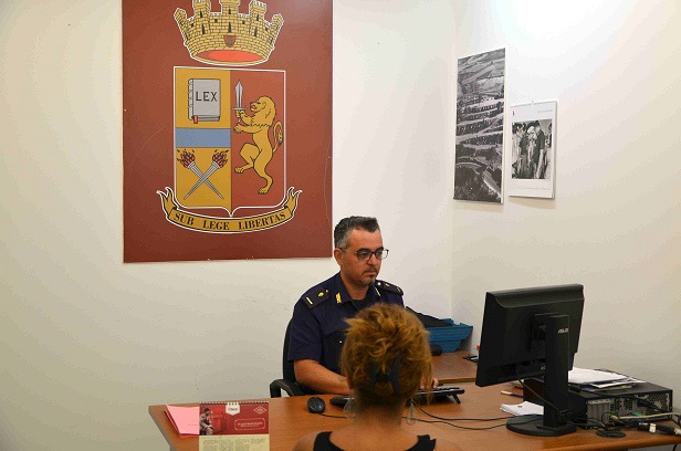 Smascherate dalla Polizia due esperte di cyber crime. Hanno rubato ai piccoli artigiani iblei