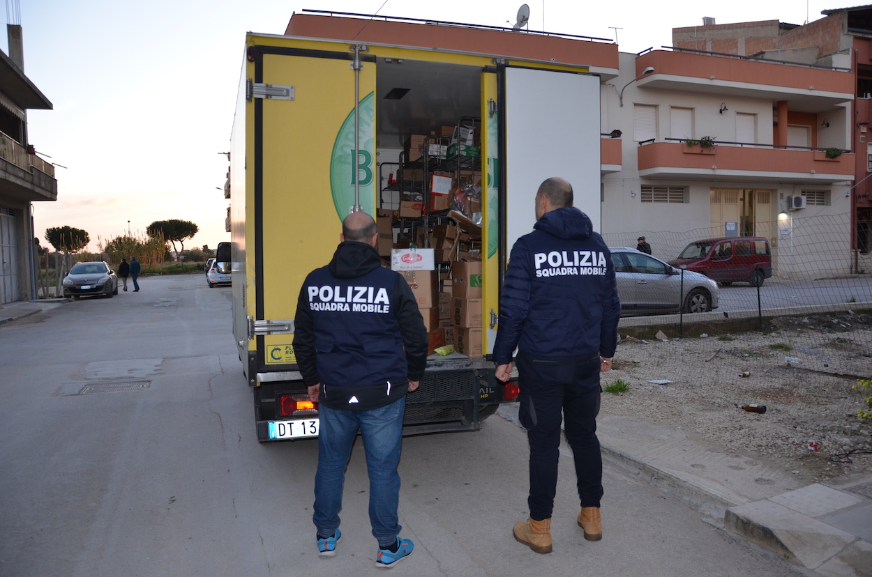 Rubava generi alimentari da un furgone. Arrestato Rosario Antoci, vittoriese, sorpreso dalle telecamere. VIDEO