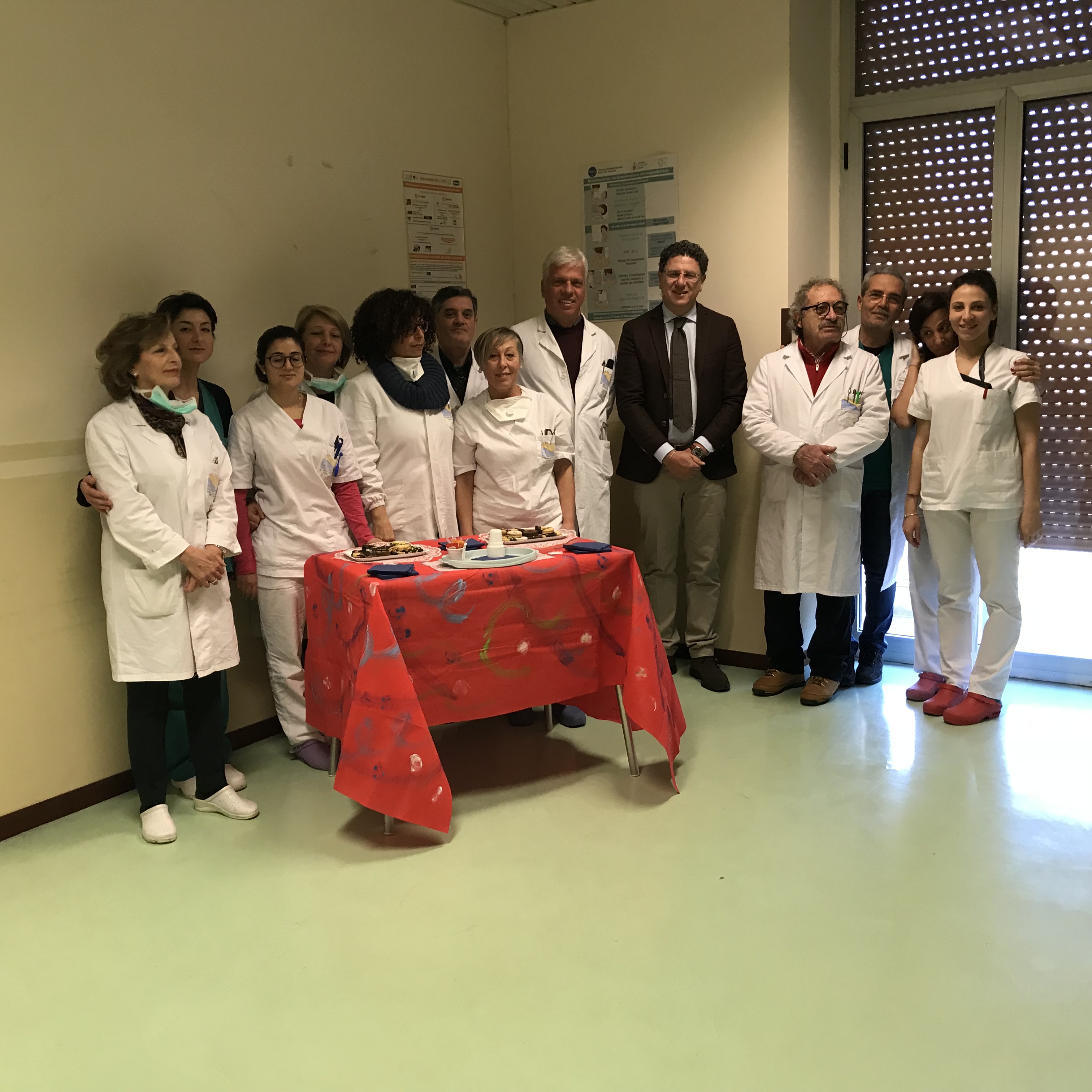 Commissario Asp in visita al Suap, paziente regala quadro