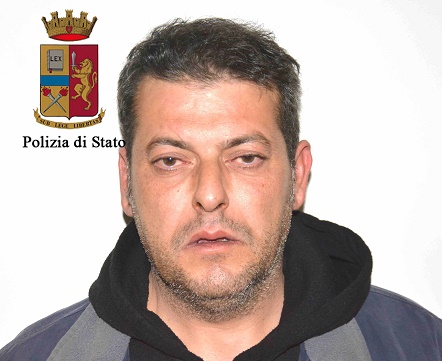 Appicca il fuoco su un’autovettura a Ibla. Arrestato Luca Occhipinti