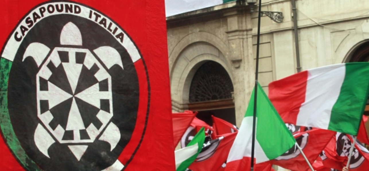 Casapound fa volantinaggio al liceo classico e i partigiani protestano. A Comiso il parroco vieta la messa