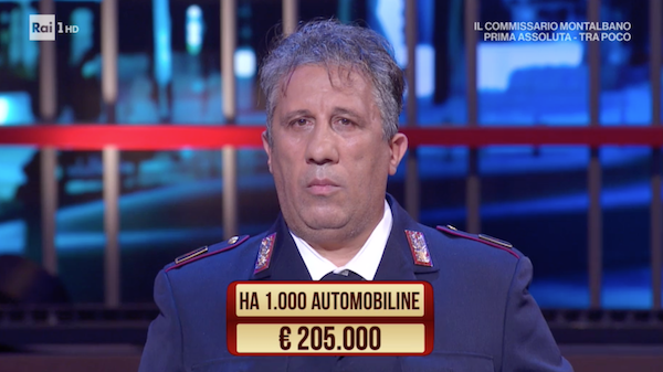 Catarella (Angelo Russo) a “I soliti ignoti”: “Ho 1000 automobili…” E su Montalbano? “Presto arrivano le mie dimissioni”