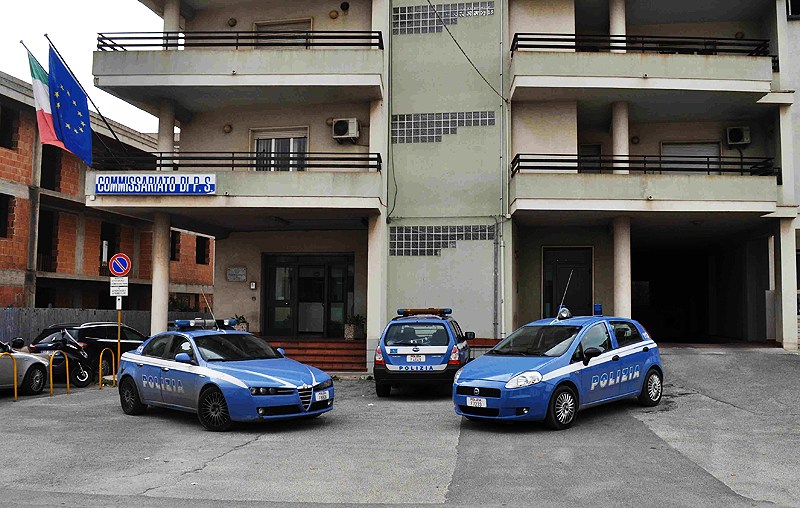 Getta la droga dalla finestra pluripregiudicato Vittoriese prima di essere arrestato. La busta presa al volo da un agente