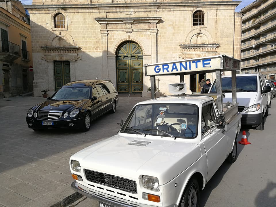 Per l’ultimo saluto a don Giugginu anche la sua “Francesca”. Adesso gelati e granite per gli angeli
