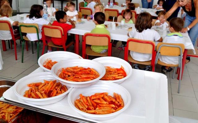 Refezione scolastica, revocato l’affidamento alla ditta Stefano srl. Servizio temporaneamente sospeso