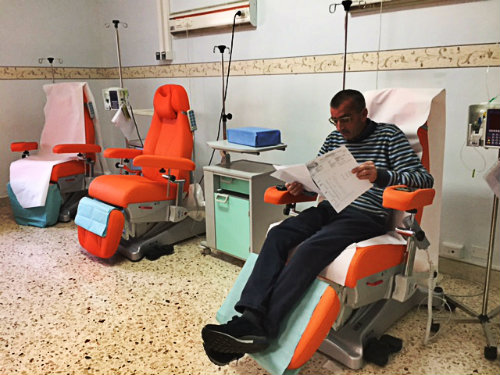 Ail dona tre poltrone per infusione chemioterapica all’Asp