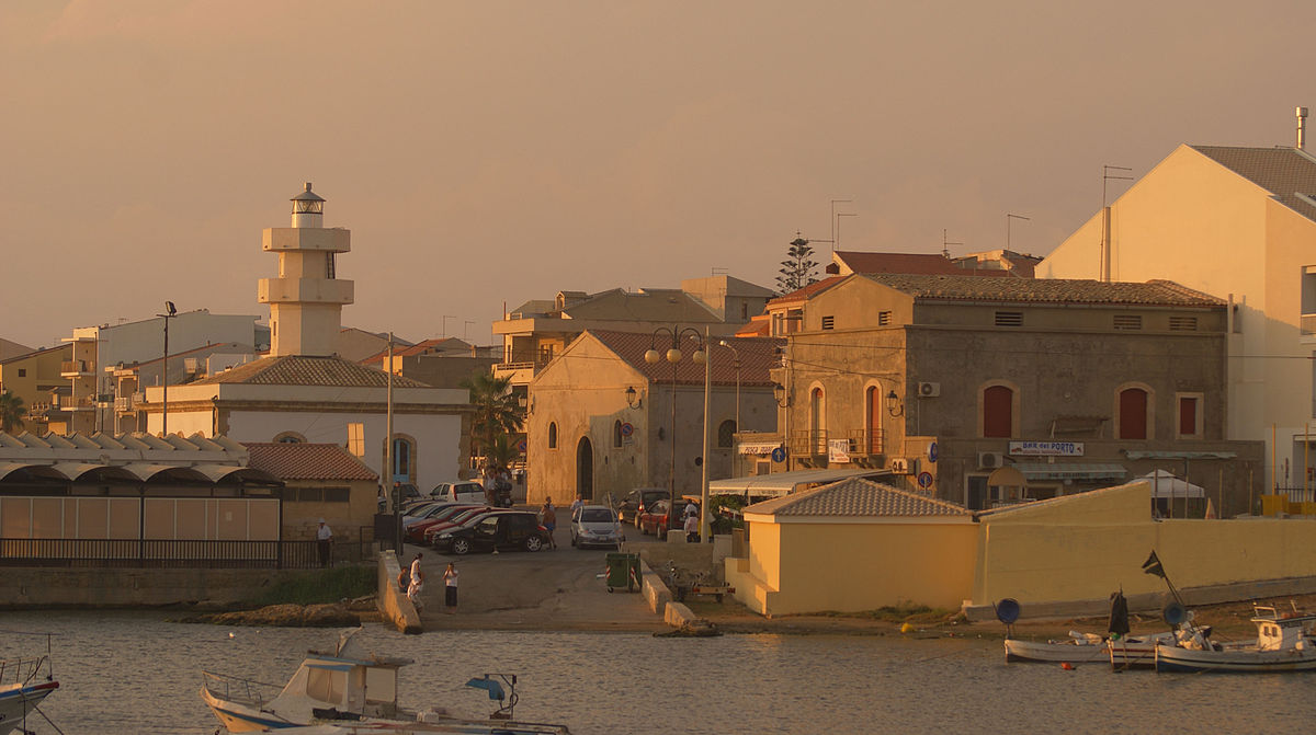 Doveva essere ai domiciliari invece passeggiava a Scoglitti. Dovrà rispondere di evasione