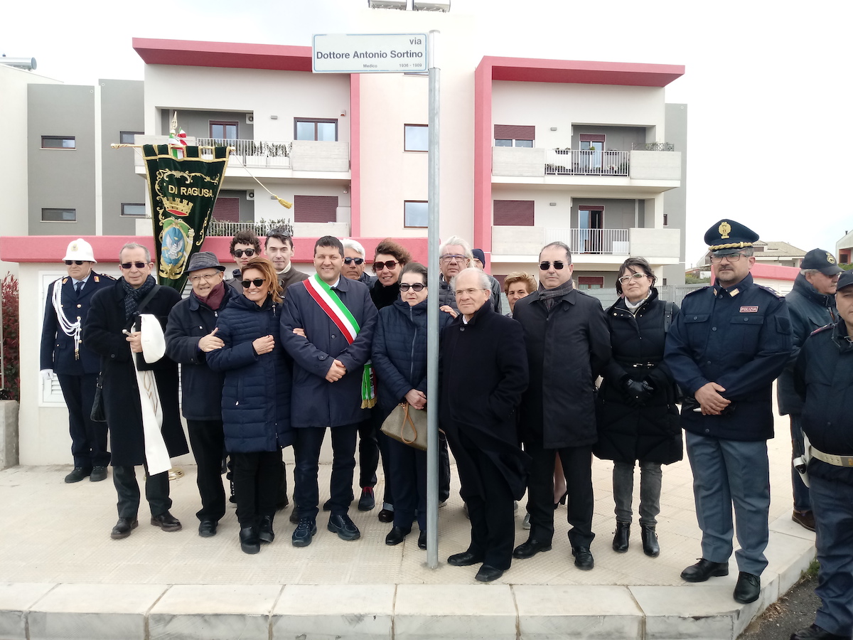 Intitolata al medico ginecologo ragusano Antonio Sortino una via della città
