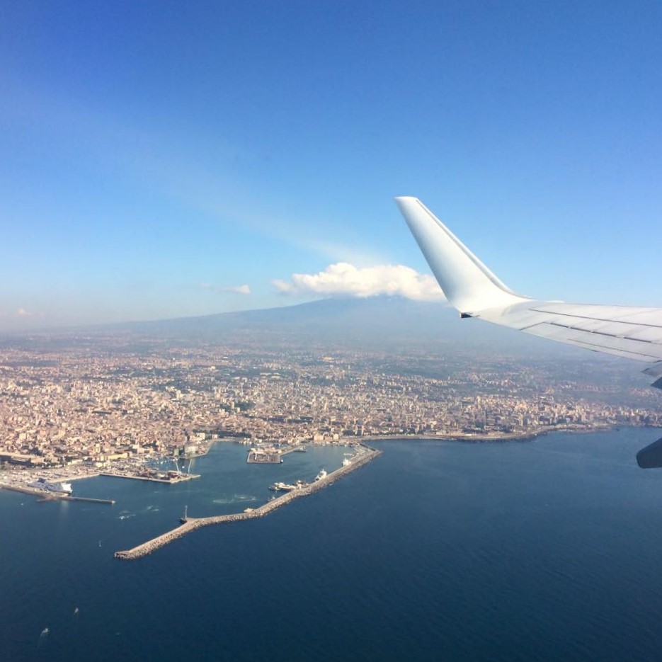 Ha un malore sul volo Catania-Amsterdam e muore. Tragedia sui cieli
