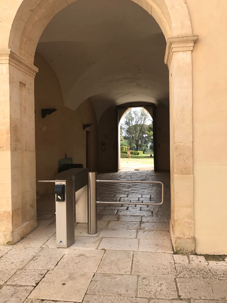 L’accesso al Castello di Donnafugata regolamentato dai tornelli