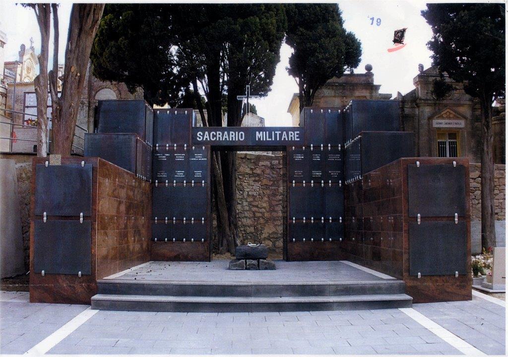 Progetto stravolto per il nuovo sacrario militare che si inaugura al cimitero di Ragusa. La denuncia di Mario D’Asta del Pd