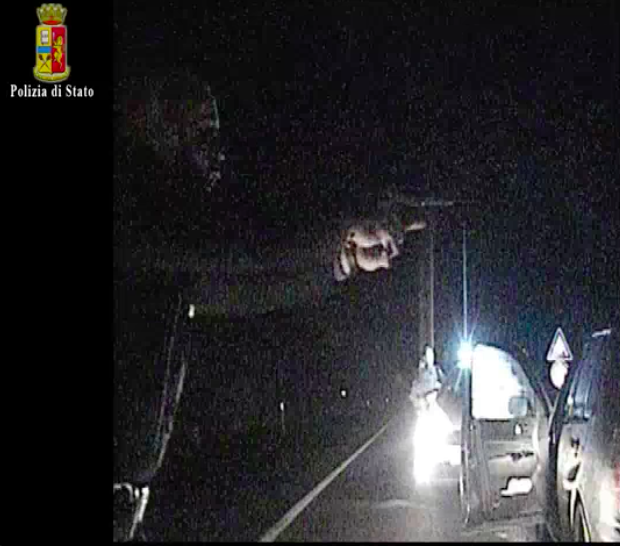 Spettacolare inseguimento della polizia a Vittoria. Ubriaco, senza patente e con macchina sequestrata in passato il conducente (VIDEO)