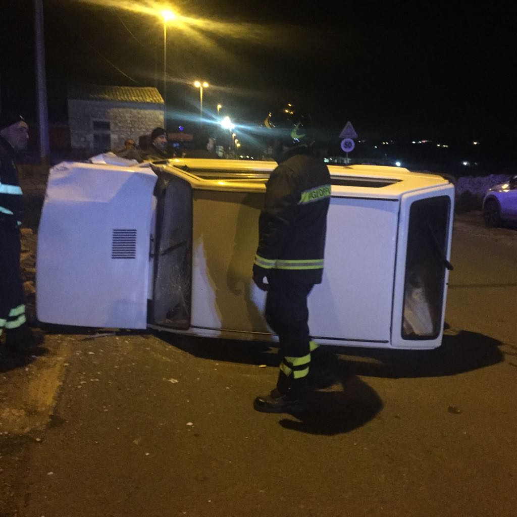Incidente autonomo a Modica. Cappotta una autovettura in contrada San Giuliano.