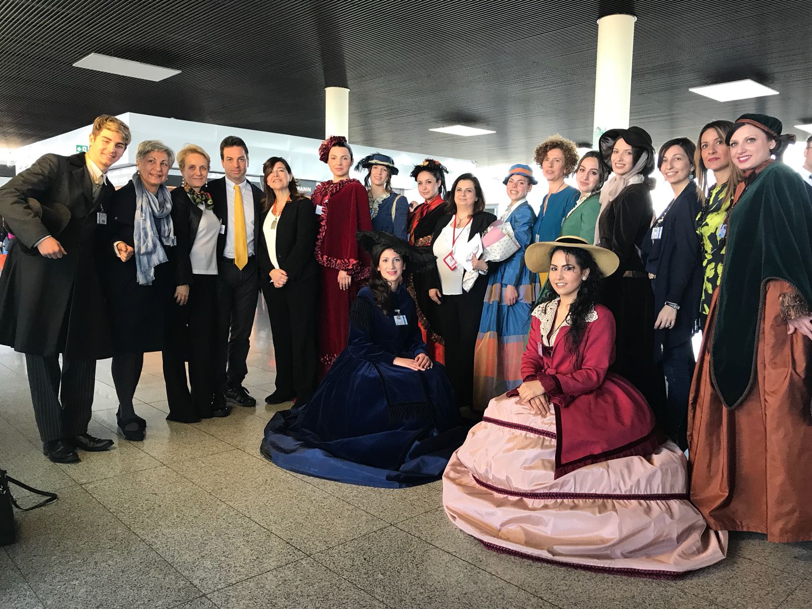 All’aeroporto di Catania passeggeri sorpresi dalla lirica di Casta Diva. Flashmob musicale. VIDEO