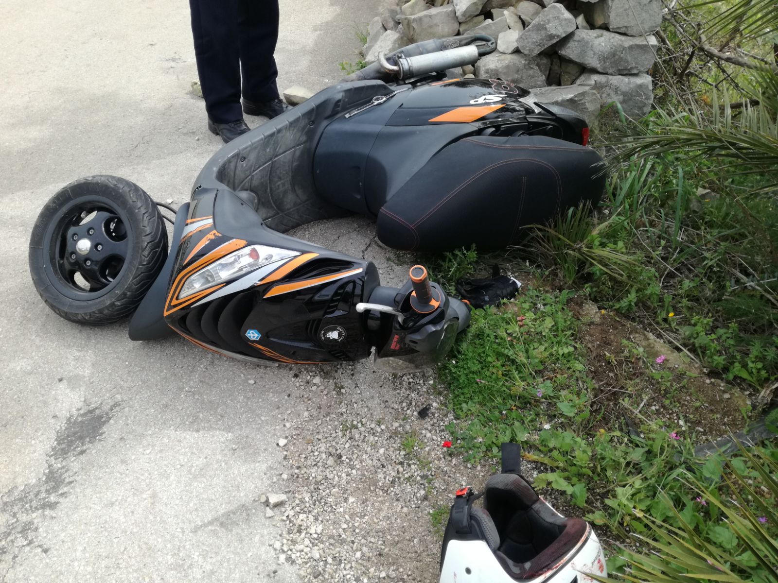 Grave incidente oggi sulla Modica Mare in c.da Zappulla. Grave scooterista.