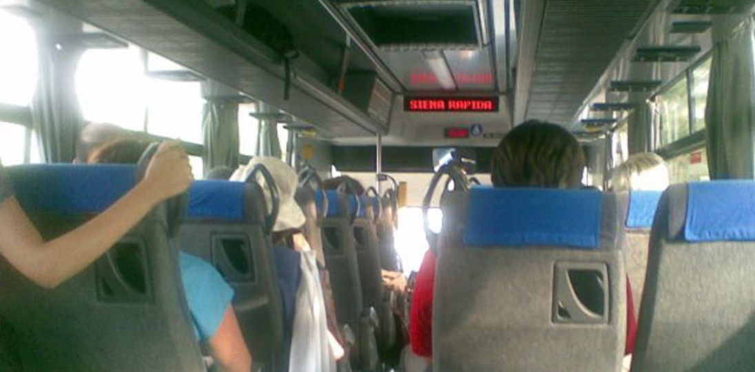 Autobus per studenti senza condizioni di sicurezza. Intervento della Polizia Stradale