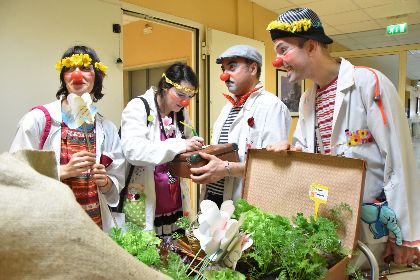 Con i clown dottori di Ci Ridiamo Sù “esplode” la Primavera nel reparto Day Hospital Oncologico di Ibla. Stamani colori e sapori grazie alle piante offerte da Ecofaber – Piante e Passione