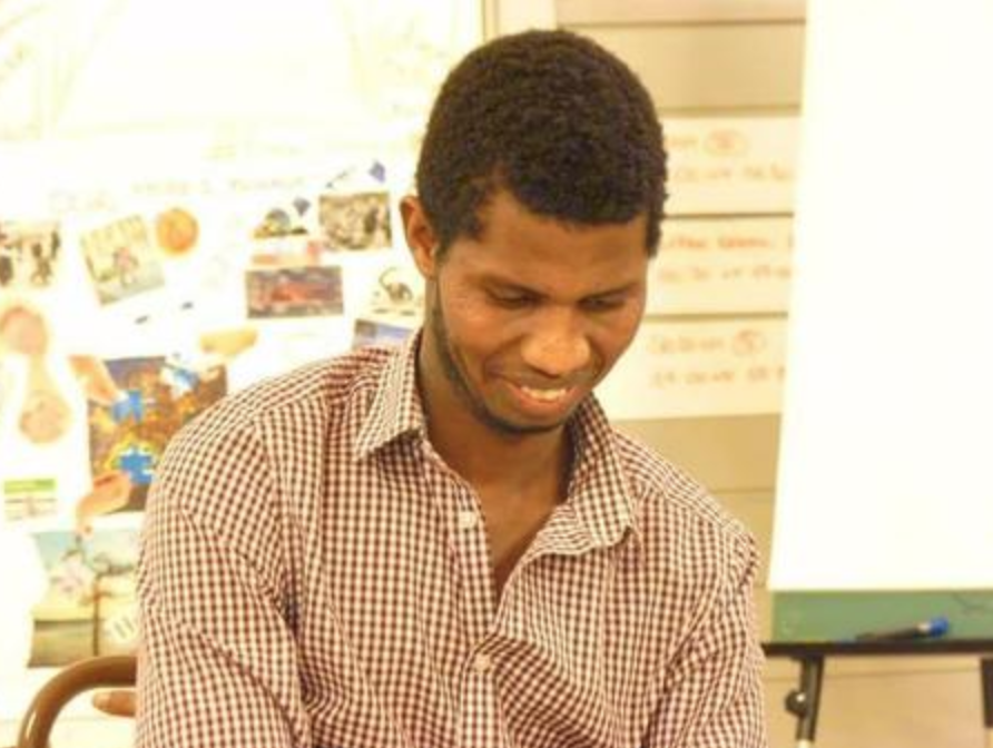 E’ un ragazzo di colore e dunque un mendicante, barista invita ad uscire. Lui si sfoga sui social: “Assurdo, ero un cliente”