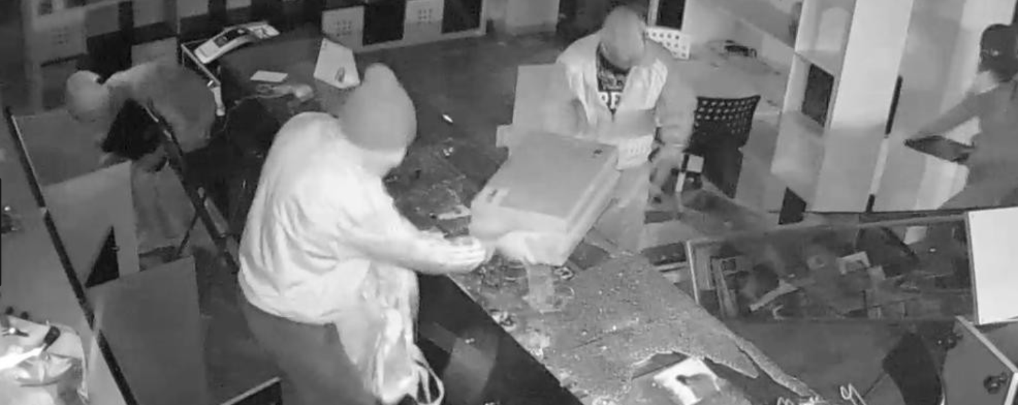 Auto per sfondare le vetrine, raid in mezza Sicilia, anche a Ragusa: 21 arresti per rapina