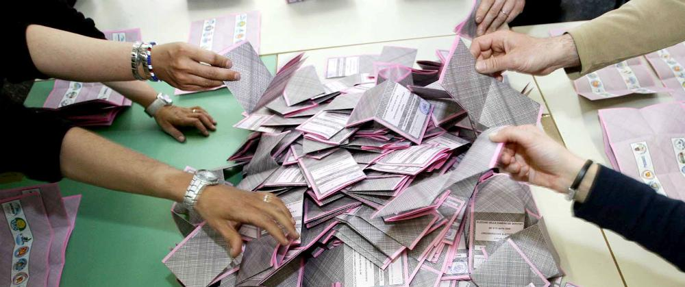 Elezioni 2018: coalizione Centrodestra verso il maggior numero dei seggi, Movimento 5 Stelle primo partito, Pd in calo. Affluenza ore 23 al 65% in provincia di Ragusa