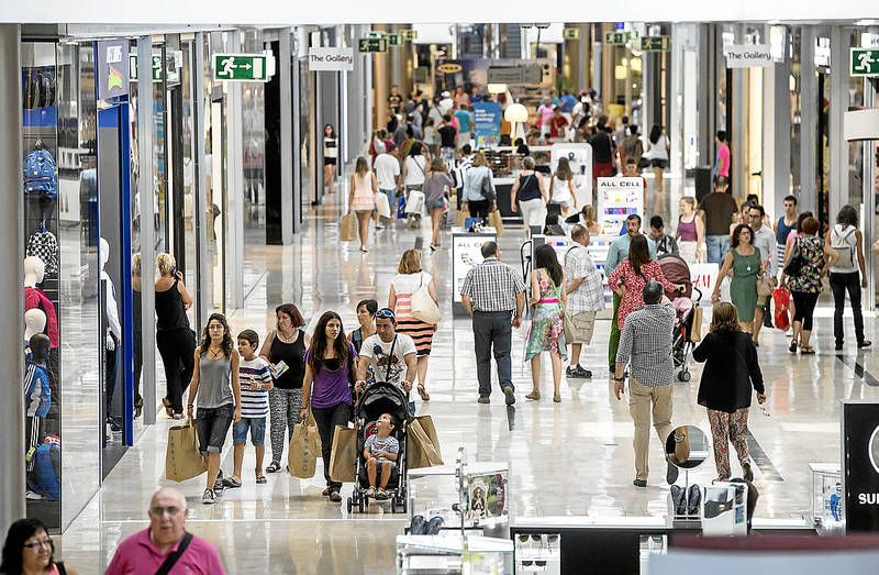 Il sindaco di Modica ordina la chiusura dei negozi a Pasquetta. Dopo le proteste delle commesse. Scoppia il caso per il centro commerciale La Fortezza. E a Ragusa?