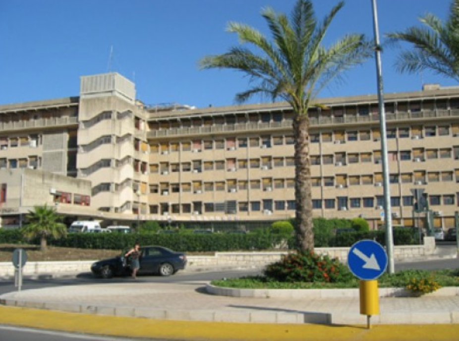 Anziano muore in ospedale a Modica, indagati 4 medici e un infermiere. La Procura aveva sospeso i funerali