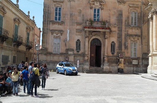 Le Volanti della Polizia hanno rafforzato la propria presenza nei giorni pasquali. Sventata anche una truffa