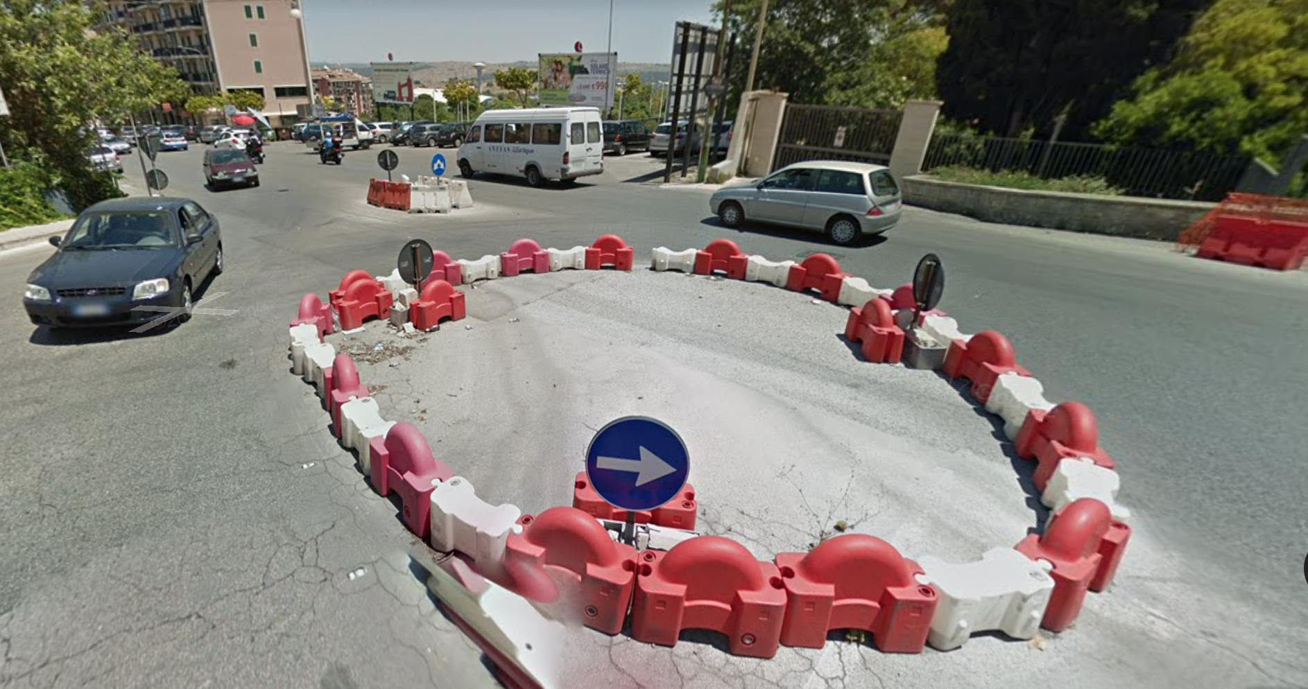 La rotatoria di via Di Vittorio-via Epicarmo diventerà definitiva. Dopo due anni di sperimentazione
