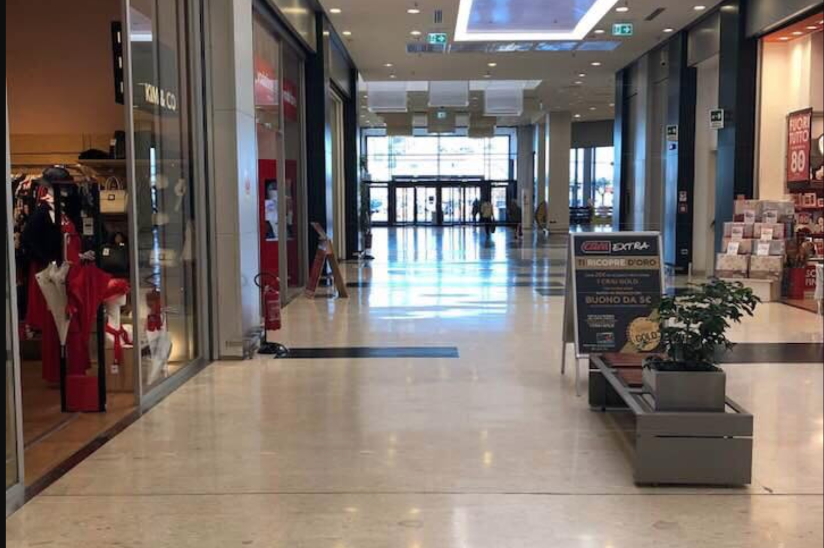 Pasquetta al centro commerciale con le commesse in sciopero ma con scarsa adesione. Sindacati protestano per le aperture mantenute a Ragusa