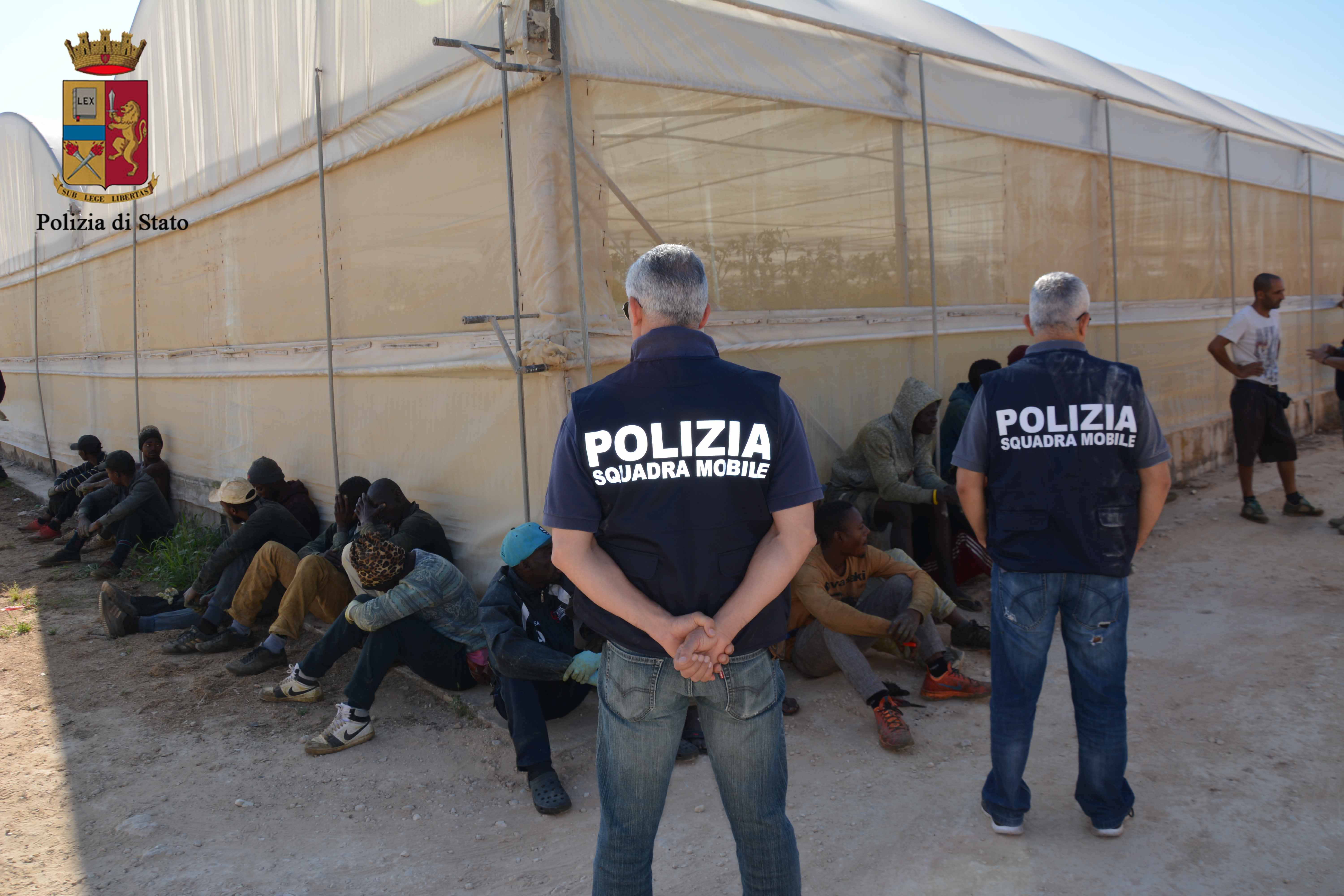 Capolarato a Ragusa, Ispica e Vittoria: 70 braccianti agricoli e allevatori controllati, molti gli irregolari. VIDEO