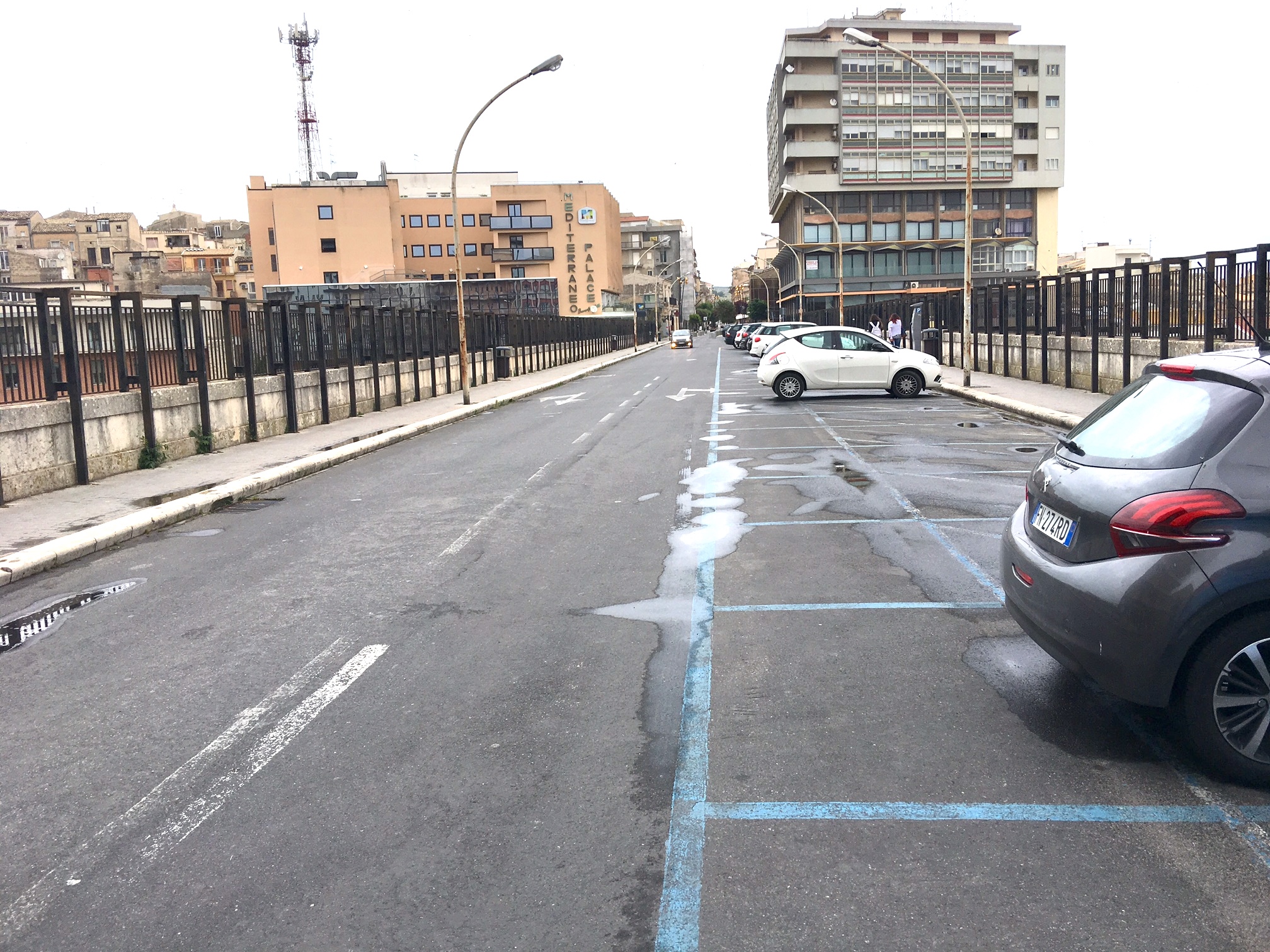 Strisce blu, le abbiamo pagate ma non erano previste dall’appalto. Multe per chi non ha esposto il tagliando in una zona non prevista dal capitolato. E’ giallo. La denuncia del Pd