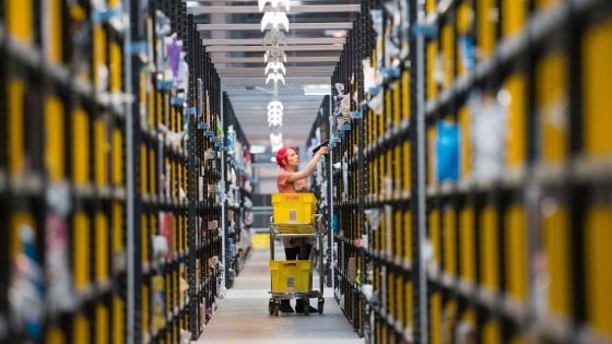 Dal 17 giugno il lavoro da Amazon a Piacenza cambierà: accordo storico con i sindacati