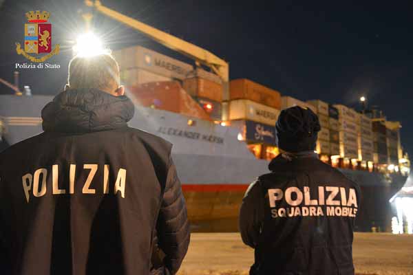 Continua la tratta dei migranti e continuano gli arresti degli scafisti. L’ultimo ieri