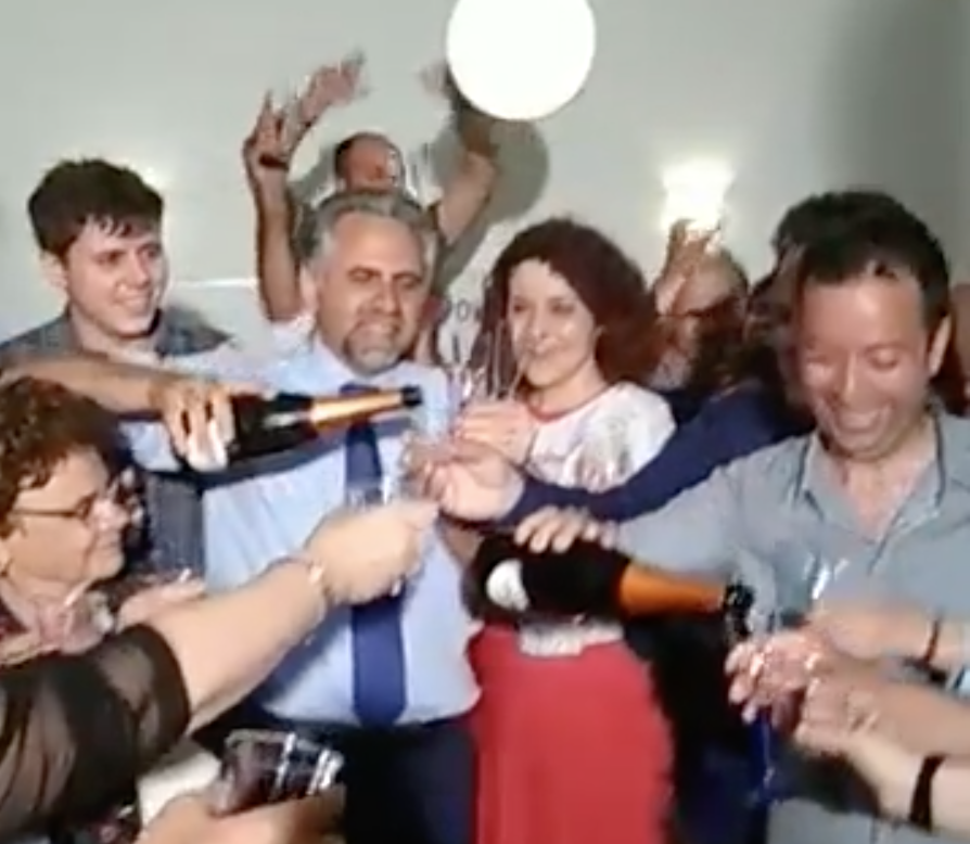 Festa per Ignazio Abbate a Modica. Spumante e il ritorno al Comune