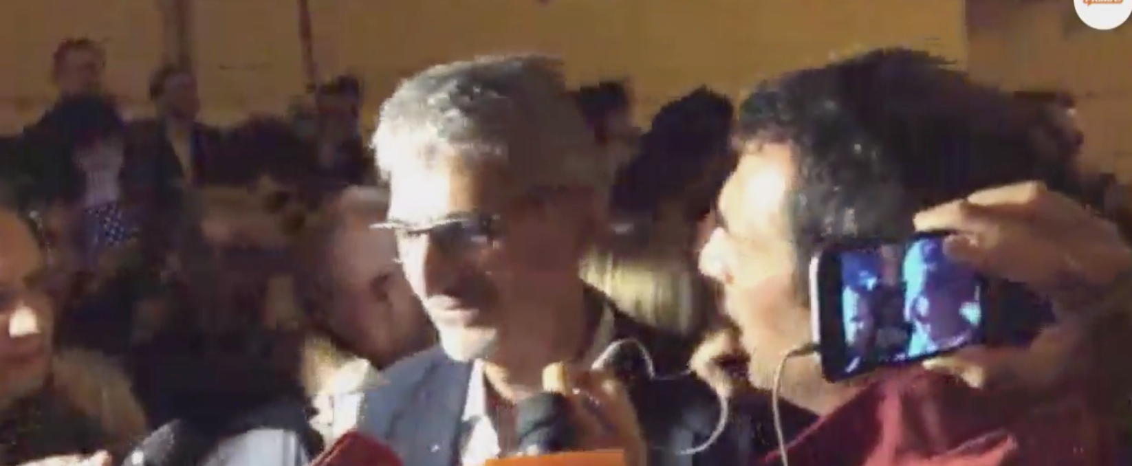 VIDEO LIVE I festeggiamenti dal comitato elettorale di Peppe Cassì, l’abbraccio dei sostenitori