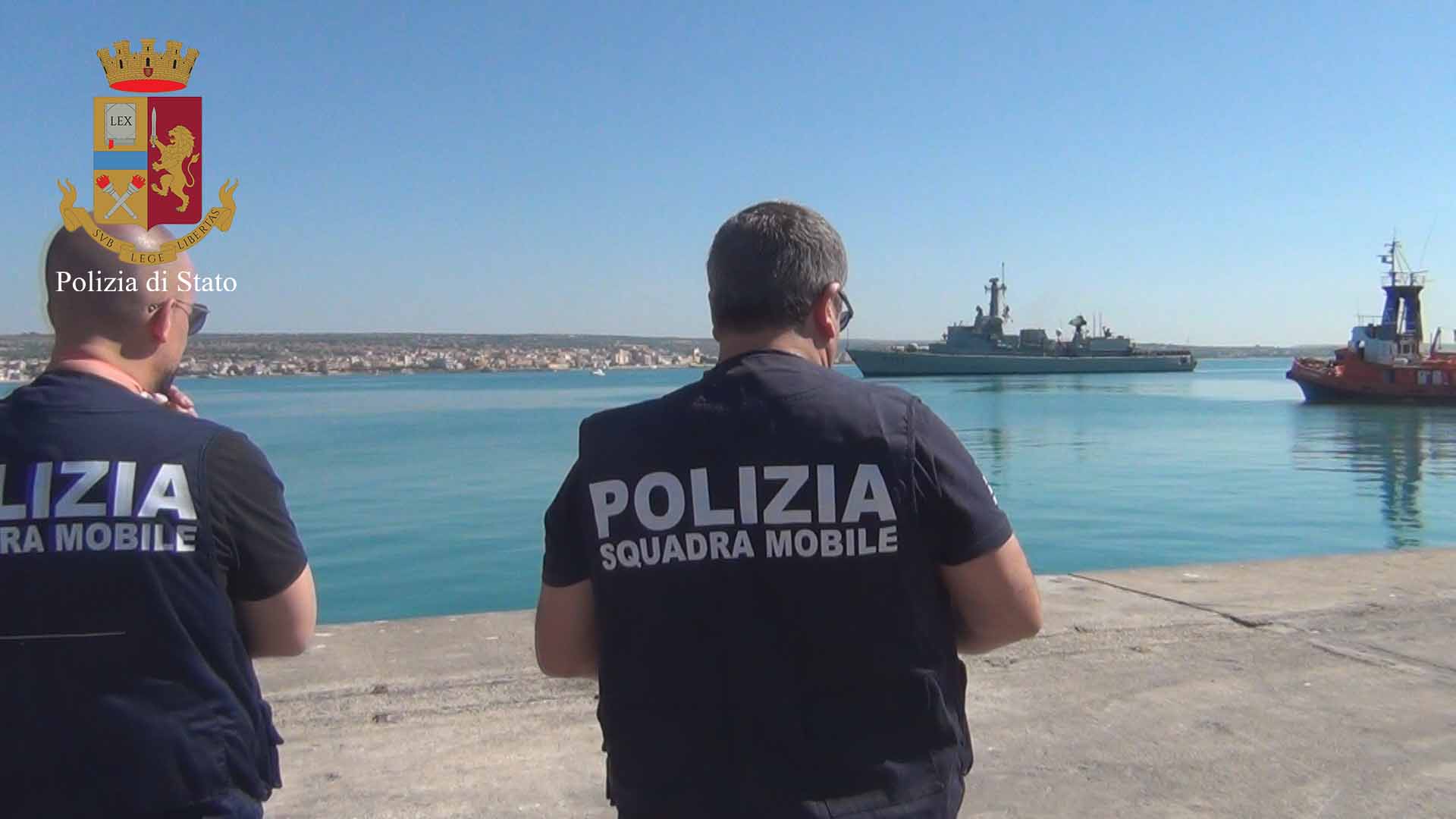 Sbarco migranti a Pozzallo, ivoriano costretto a pilotare il gommone abbandonato dai libici. VIDEO