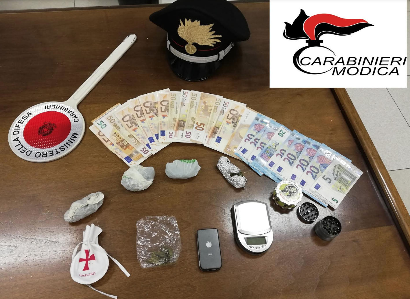 La droga occultata nella chitarra pronta per la movida: 1 arresto dei Carabinieri a Ispica